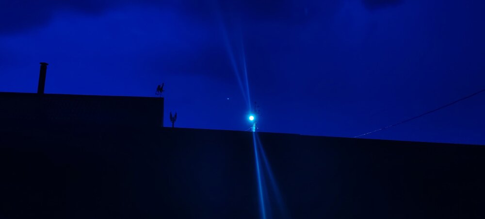 Луч в темноте / A Beam in the Dark