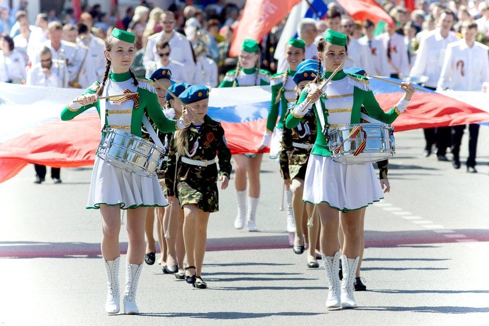 на ул.Победы  в  праздник