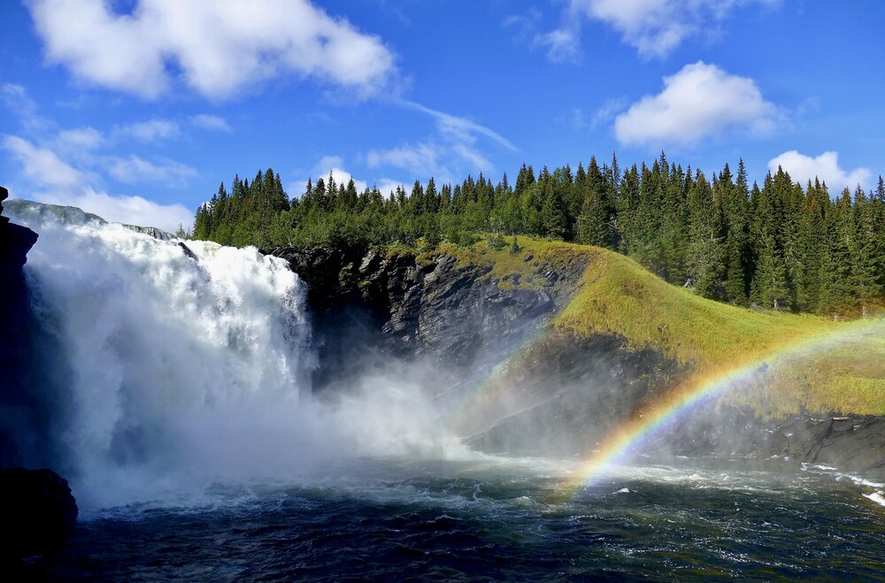 The waterfall\'s rainbow