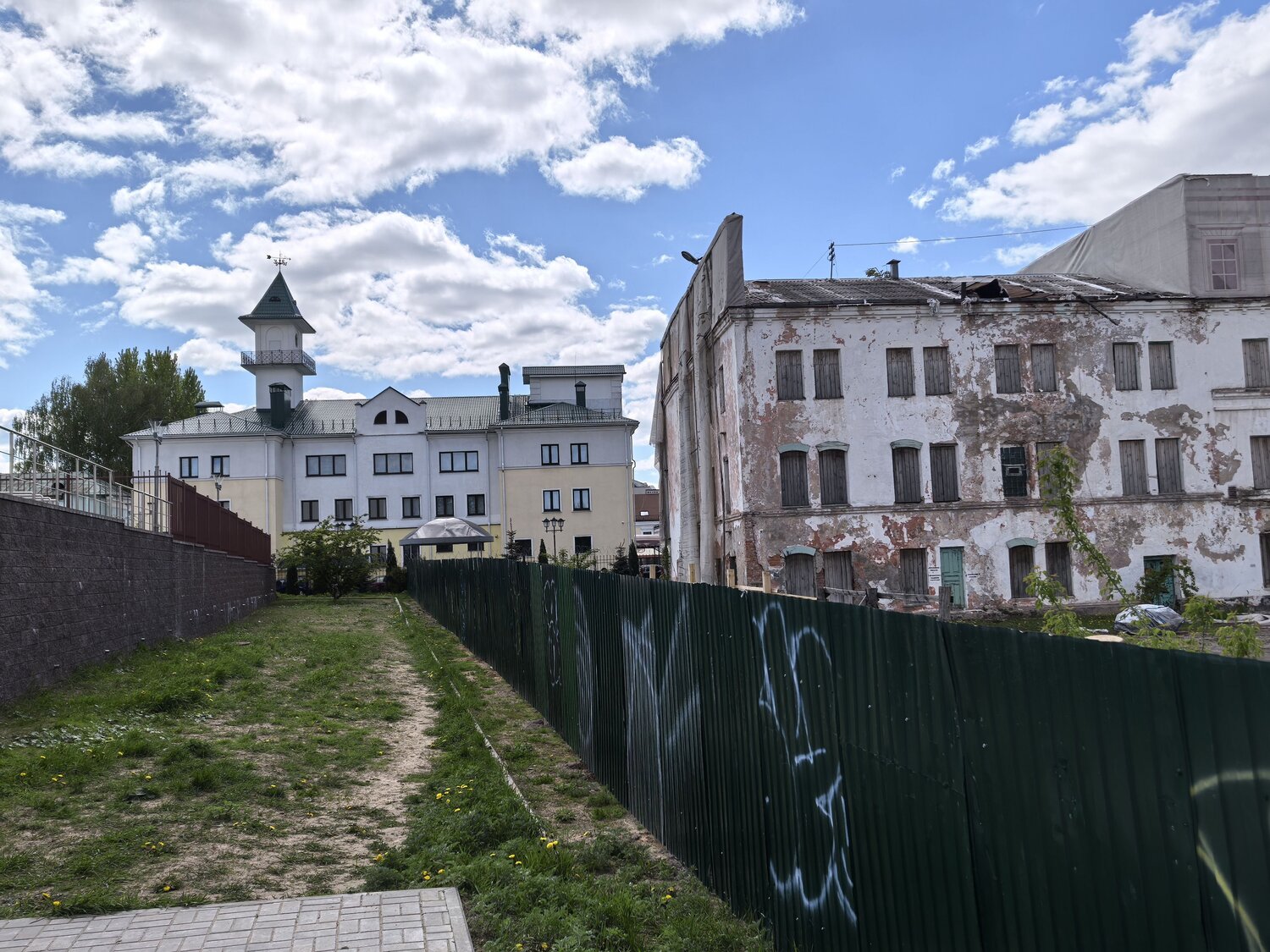 Photo #14056300