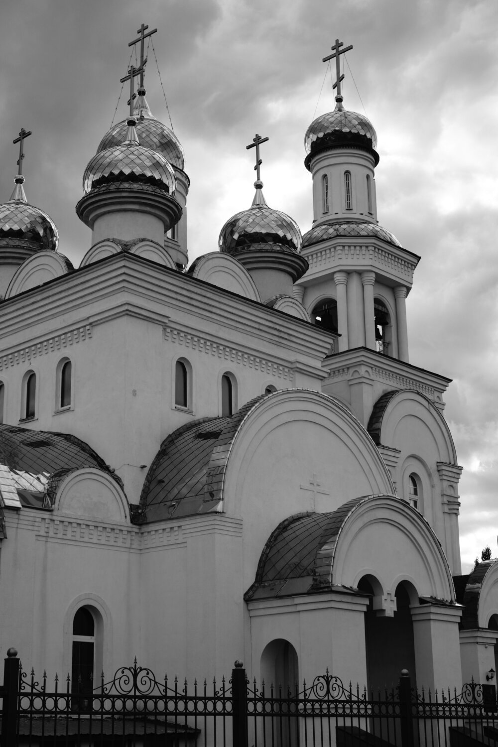 Церковь при школьном дворе