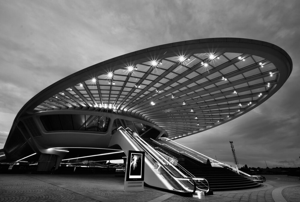 UFO in the city