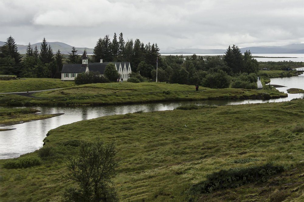 Берег озера Тингвадлаватн
