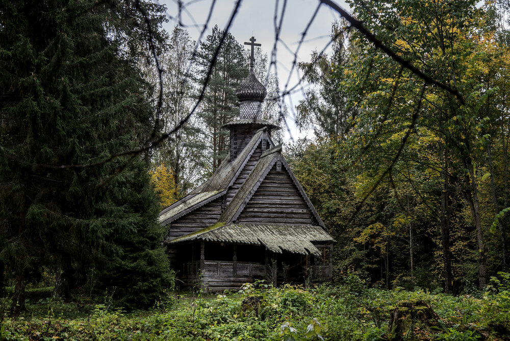 Храм в чаще лесной