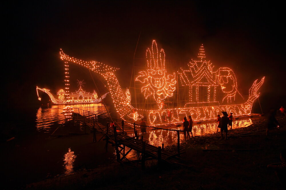 The Illuminated Boat of Tao Ngoi