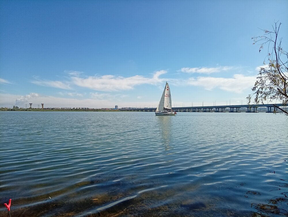 Парусник в городе