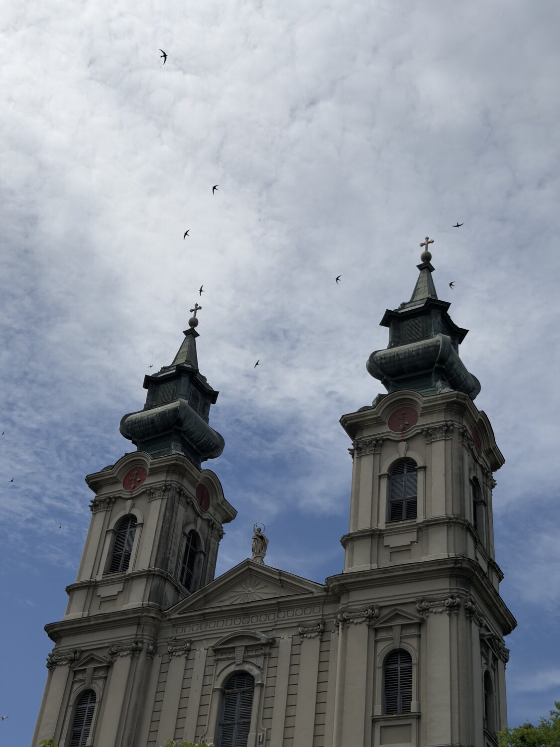 Церковь со стражами в небесах