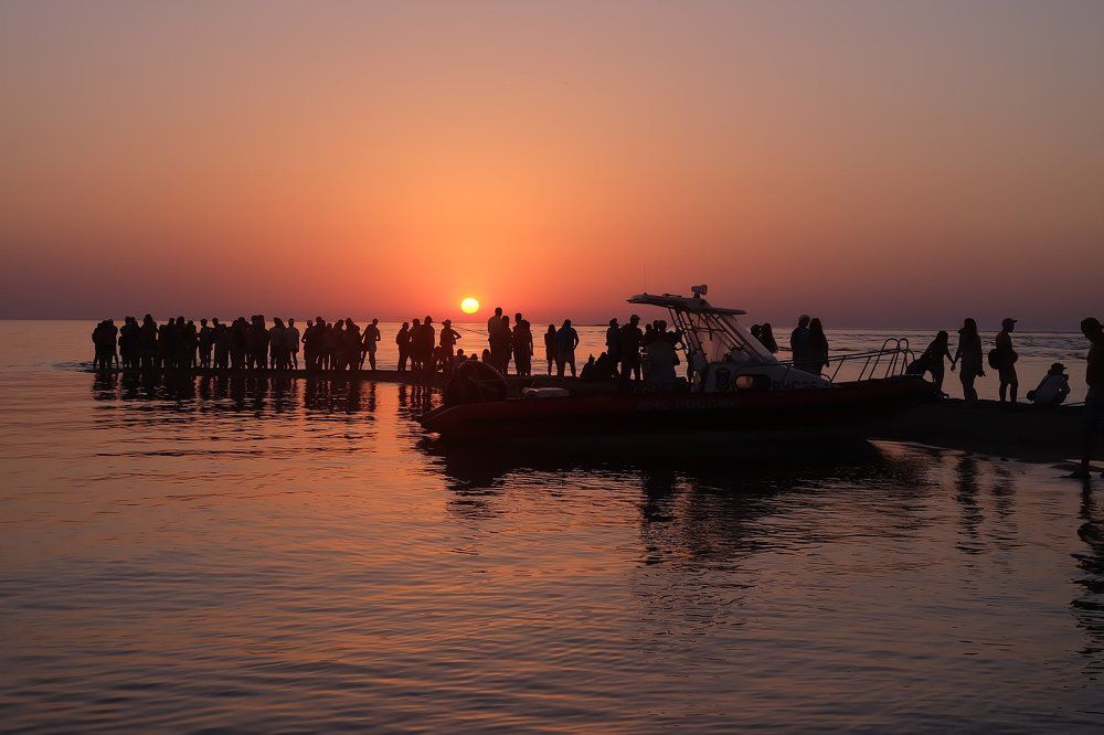 люди и закат