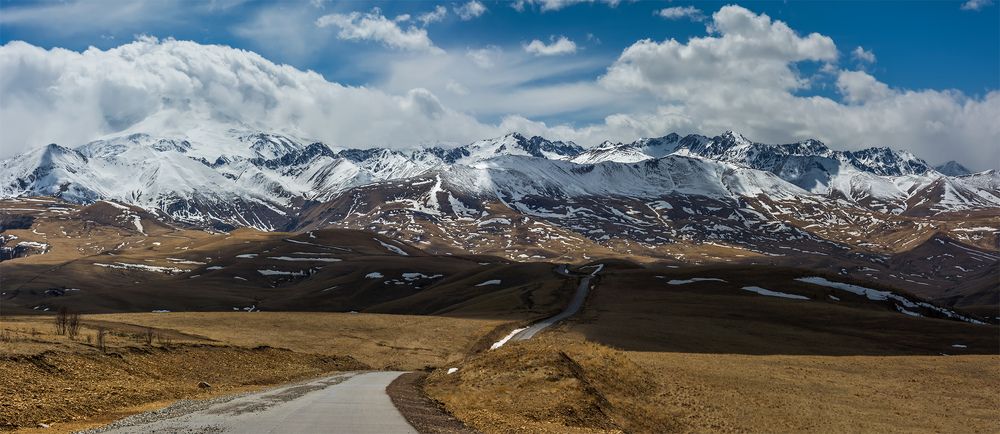 По горам, по долам..
