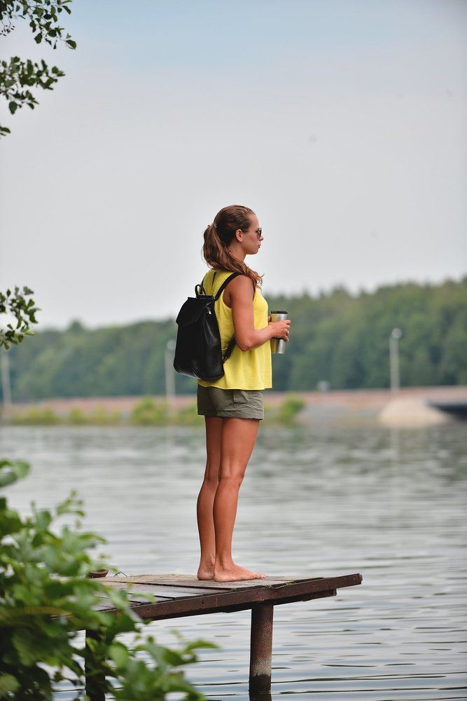 В тиши озера.