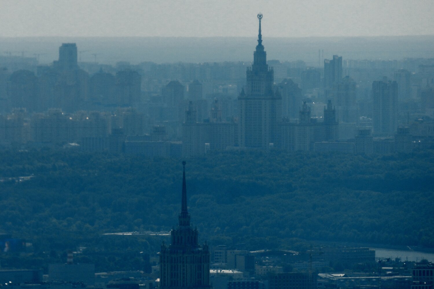 Вид на МГУ с Останкинской телебашни
