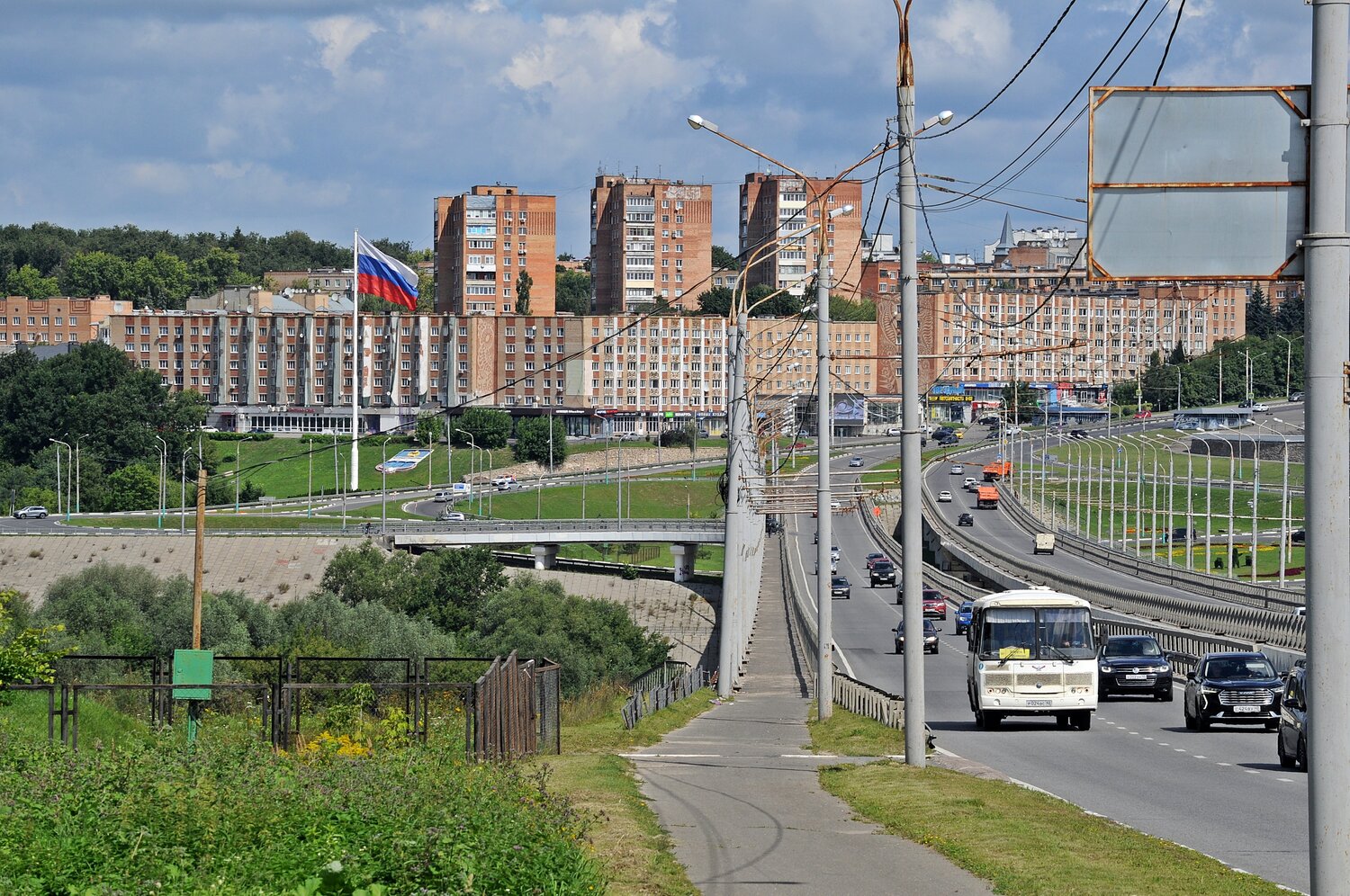.Город Калуга с правого берега реки Оки.