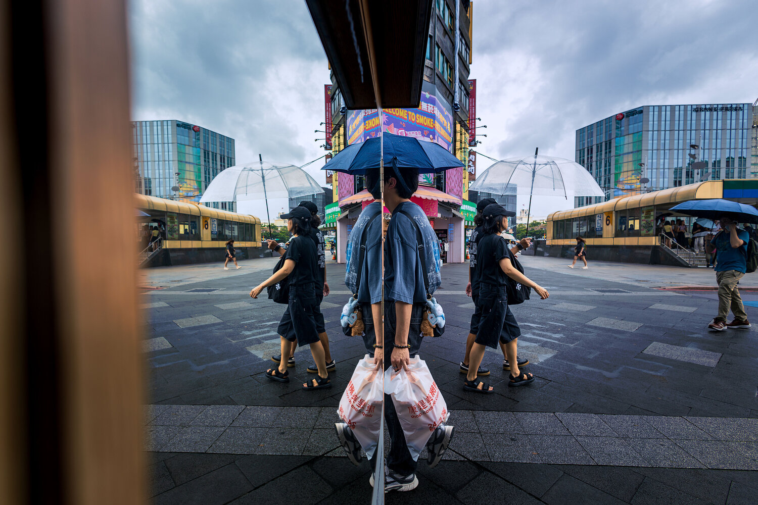 Symmetrical Commute