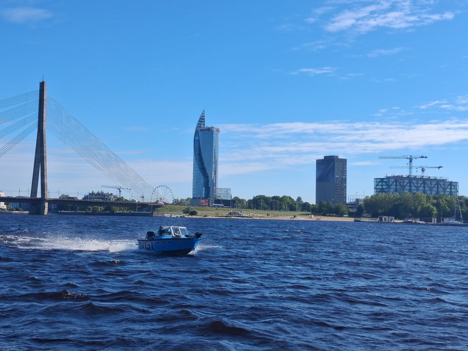 Photo #14180126