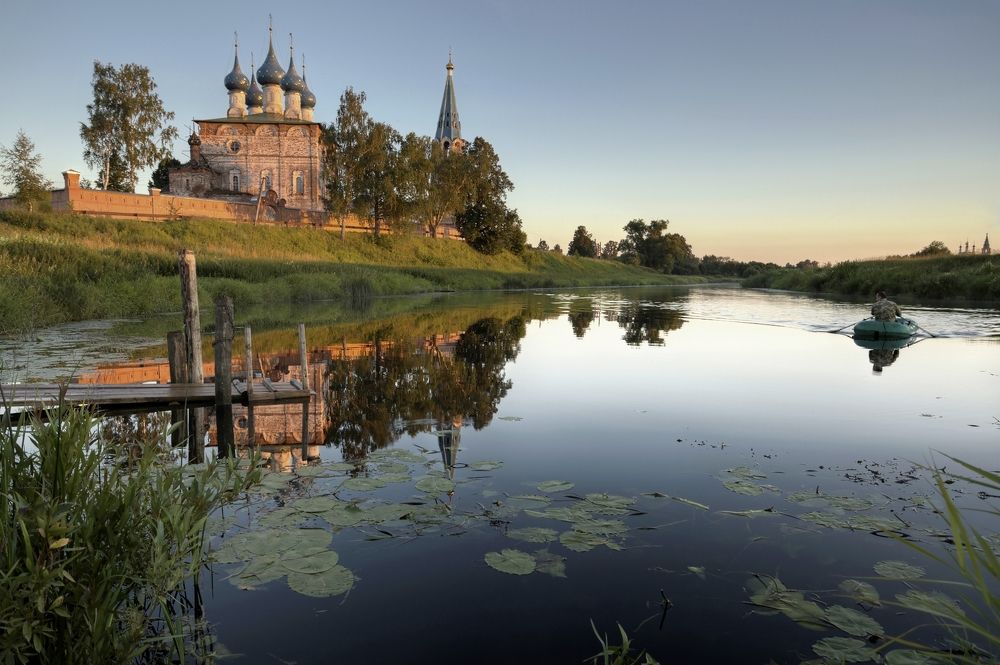 Тихий вечер на реке Теза