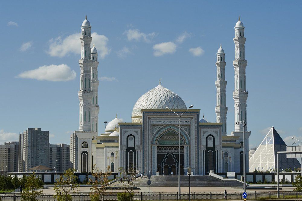 Мечеть Хазрет Султан в Астане.