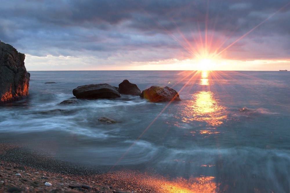 Вечер на диком пляже