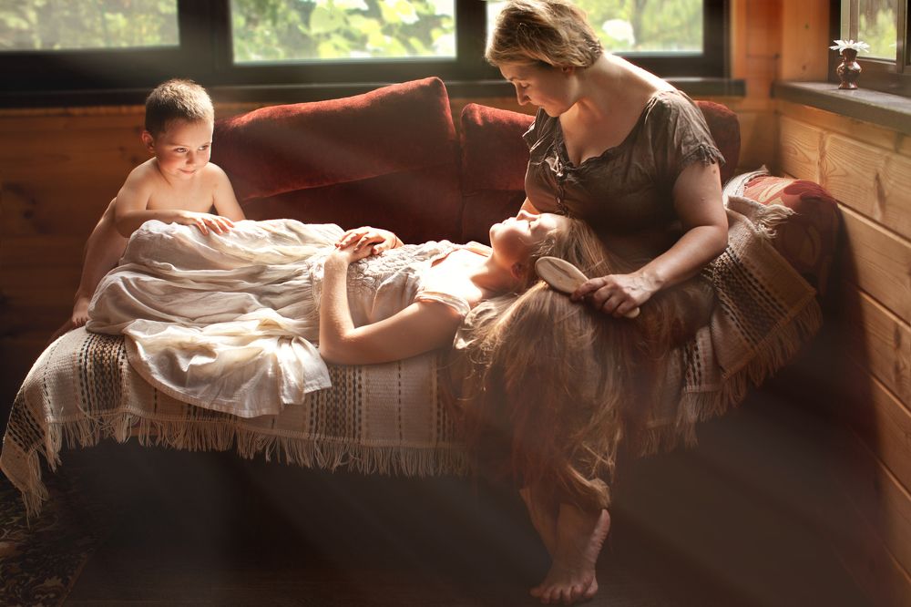 Под маминым крылом