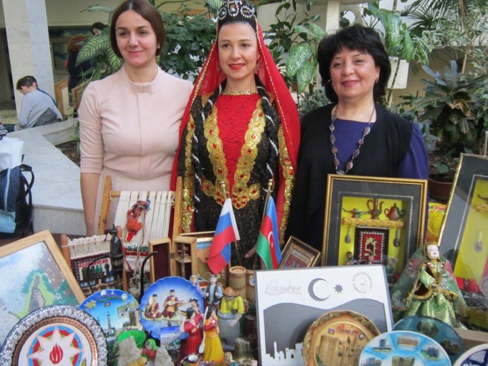 Россия + Азербайджан = Дружба