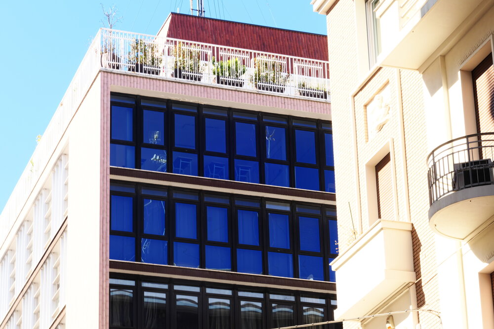 Il blu che si dipinge nelle finestre