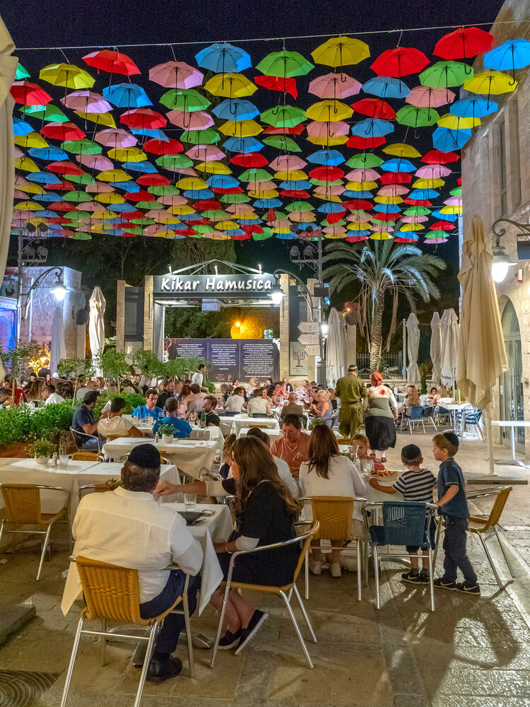 An Evening Beneath Colourful Umbrellas / Вечер под разноцветными зонтами