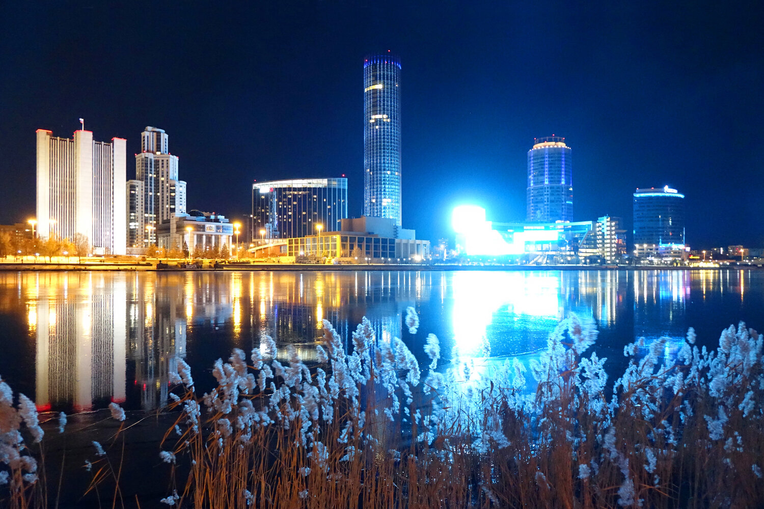 УЛЬТРАМАРИНА  БЛИКИ…