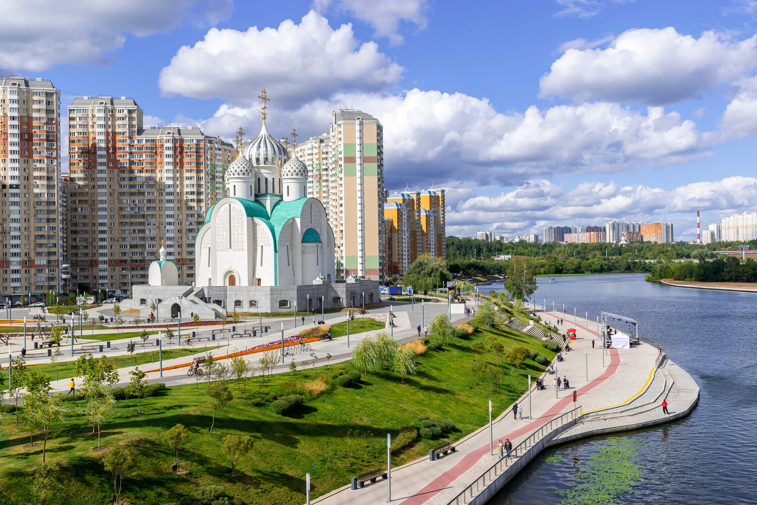 Живописная набережная в Красногорске