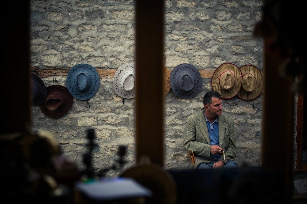 Бедность в шляпе