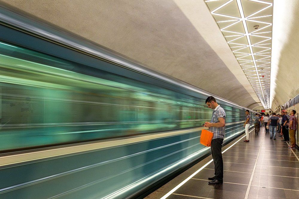 Пассажир с оранжевым пакетом