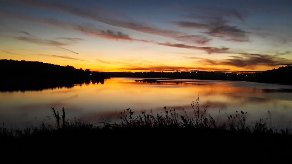 Закат на озере