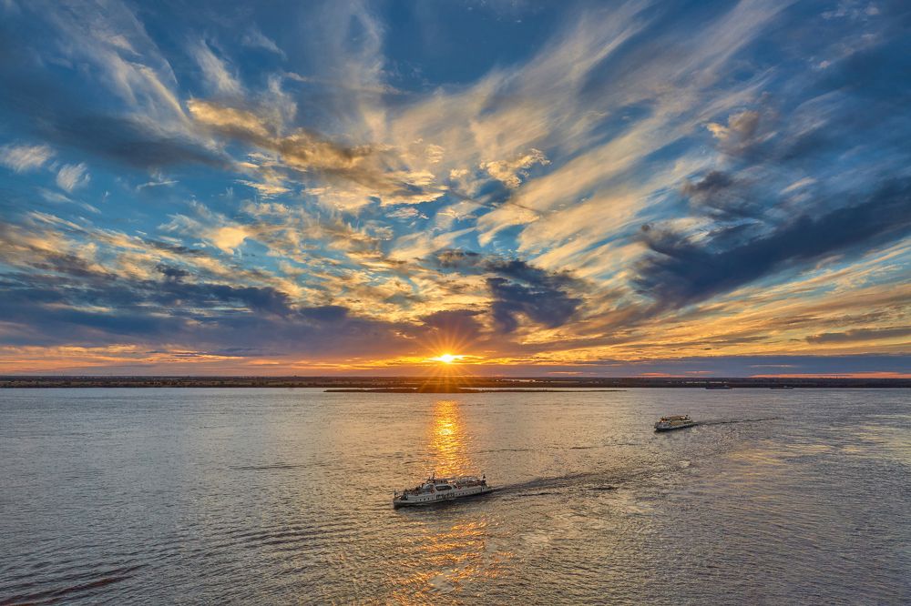 На речном просторе