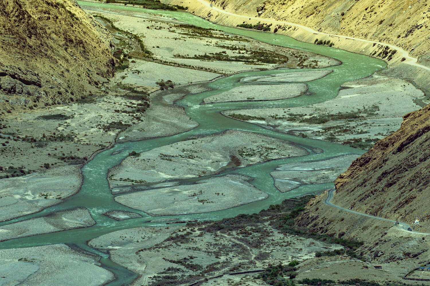Road along the River-net