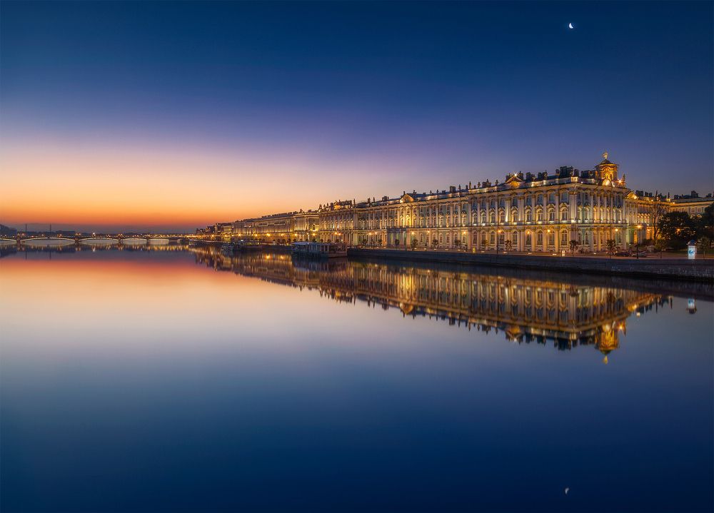 Зимний дворец на рассвете