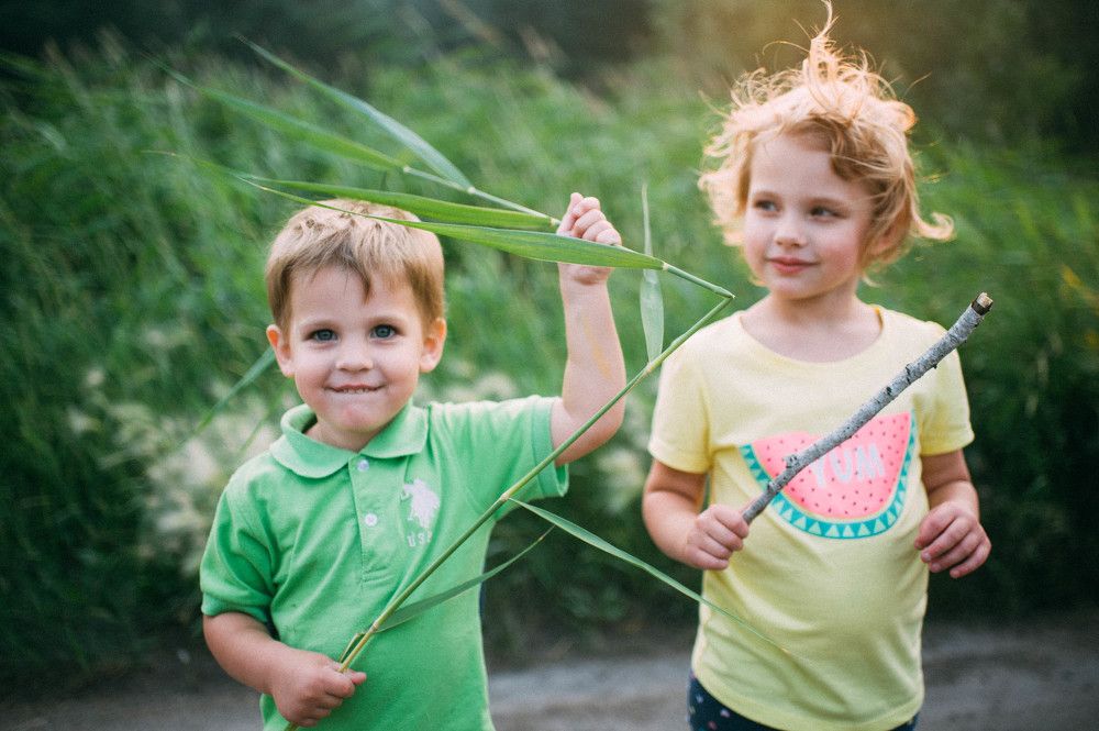 брат с сестрёнкой