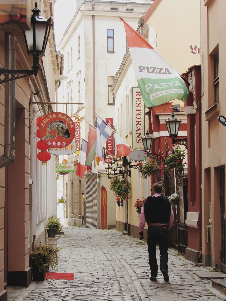 А я иду, шагаю по Риге!