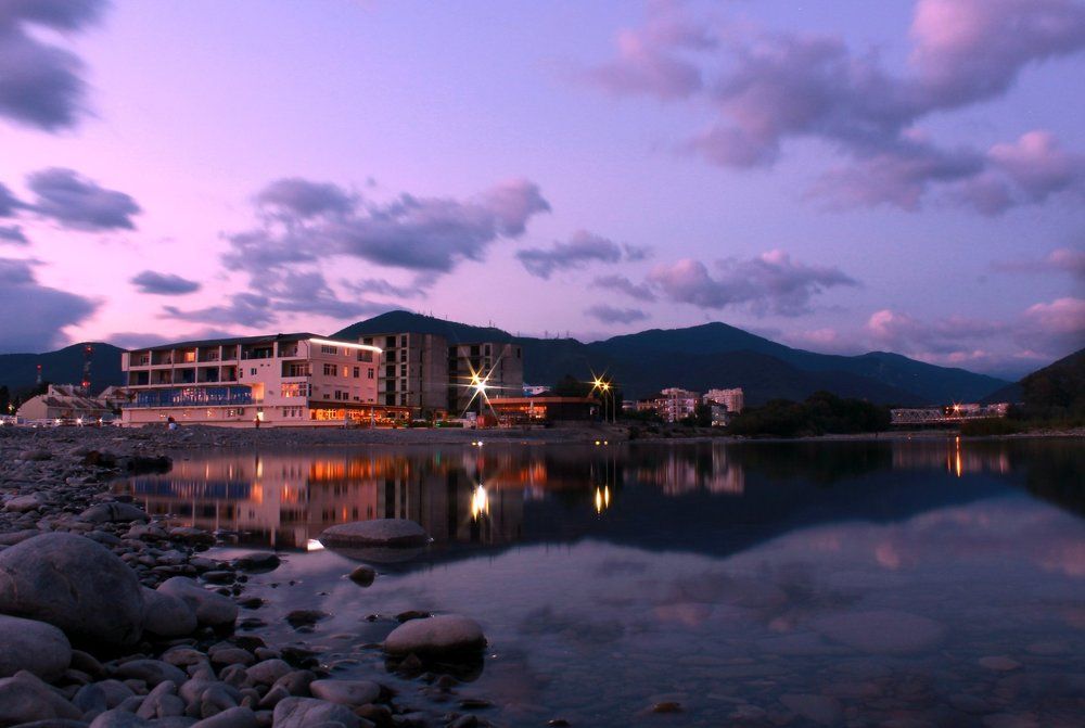 Место, где река впадает в море