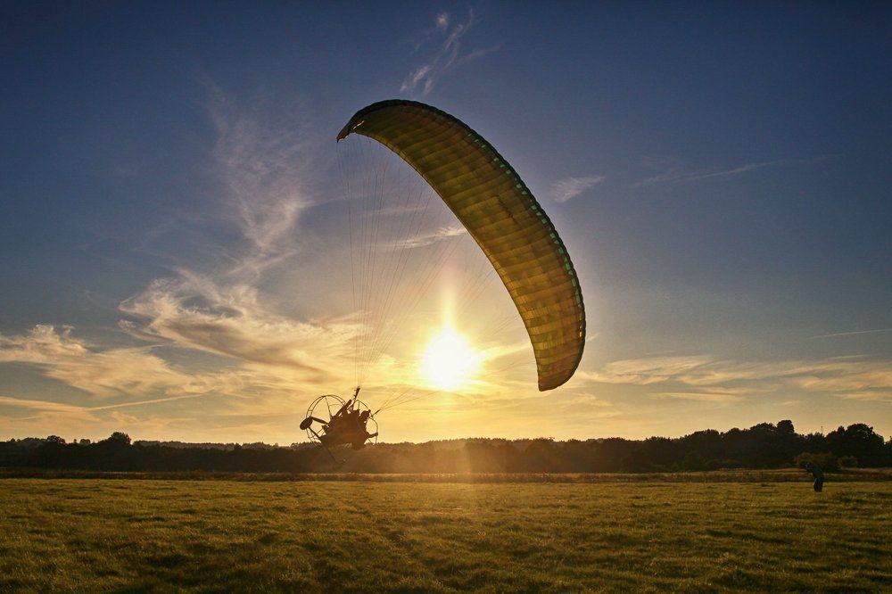 На бреющем..