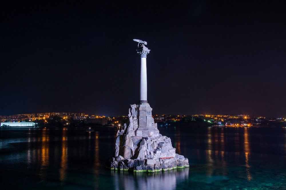 Памятник затопленным кораблям