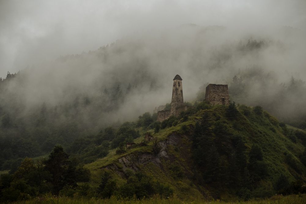 крепость в тумане