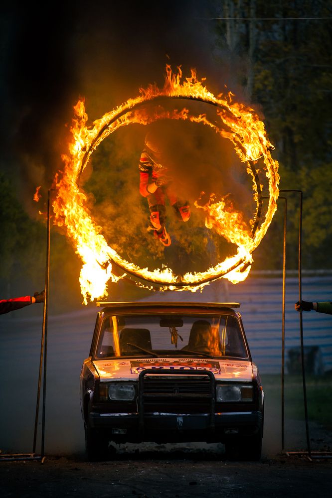 В огненном кольце