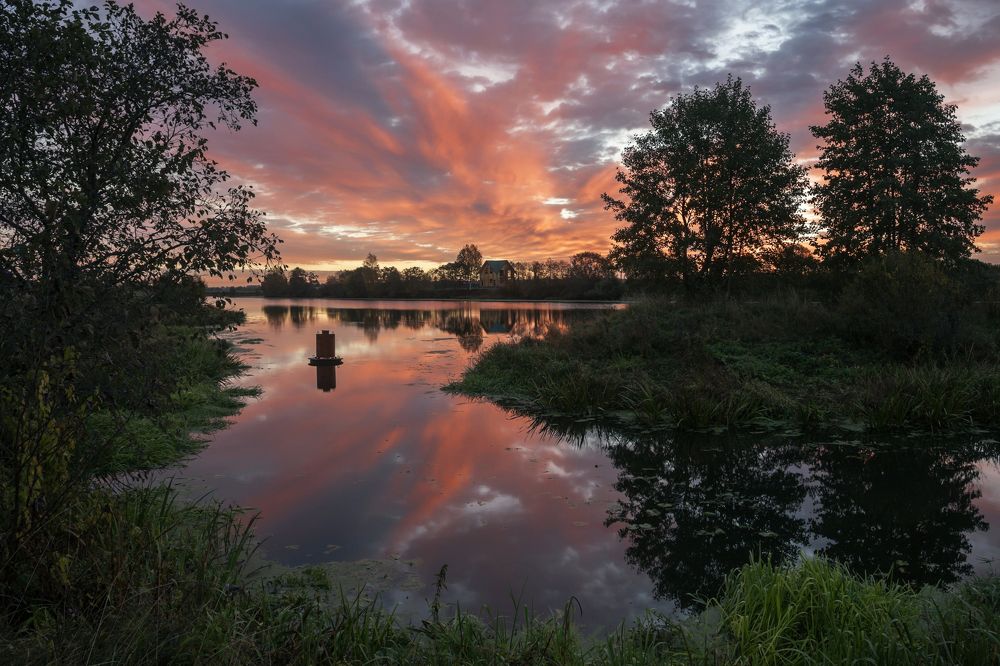 Рассвет на берегу реки Дубна.