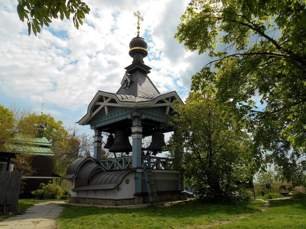 Старинная колокольня