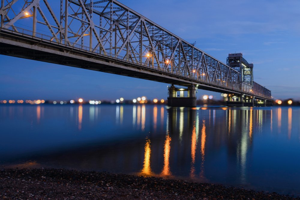 Мост в Зазеркалье