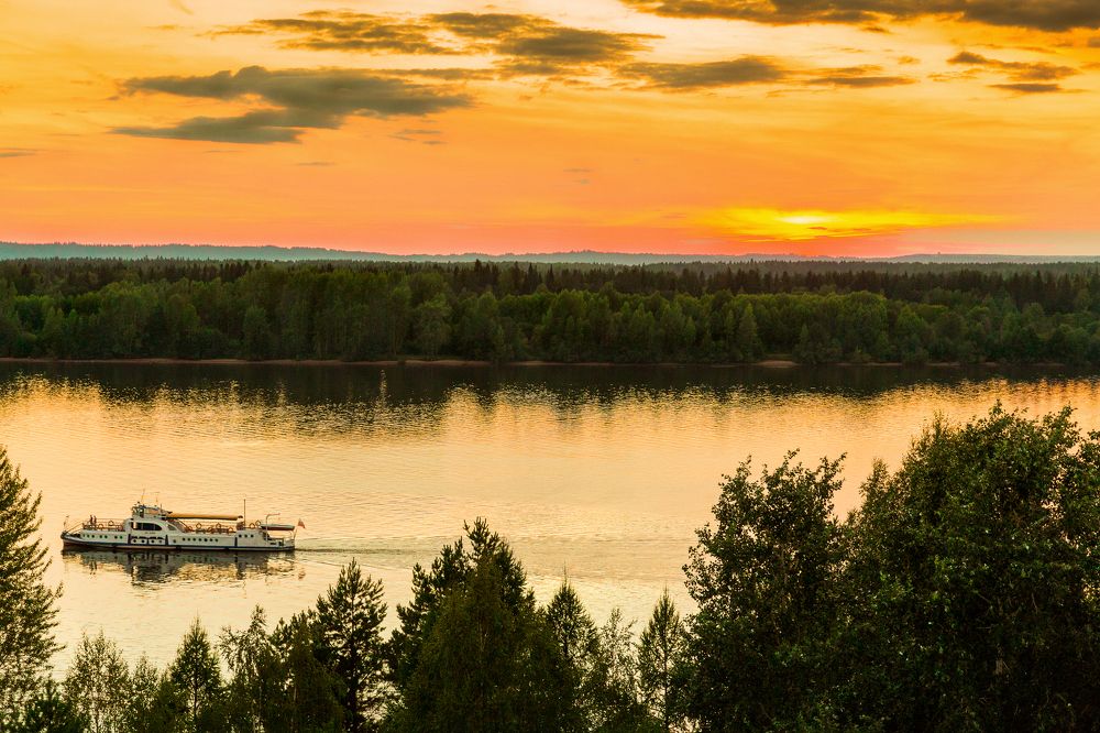 Закат на реке Кама
