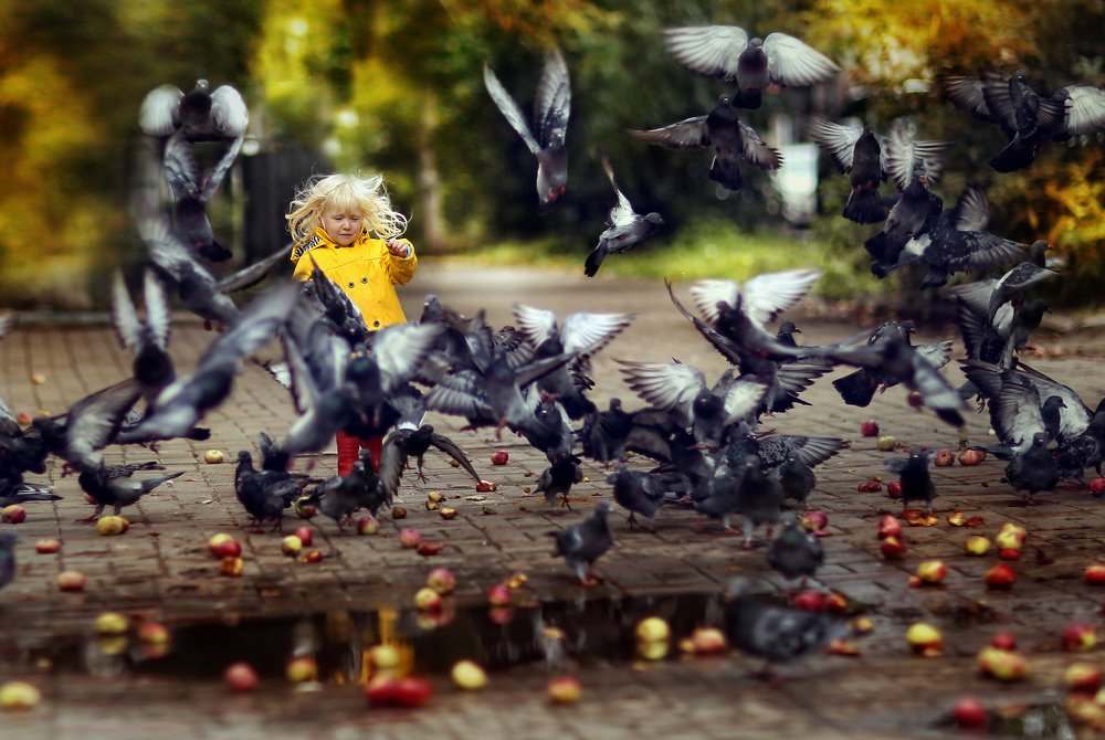 Блондинка и птицы. Все по Хичкоку.