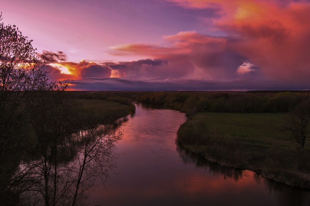 Гармоничный закат над рекой