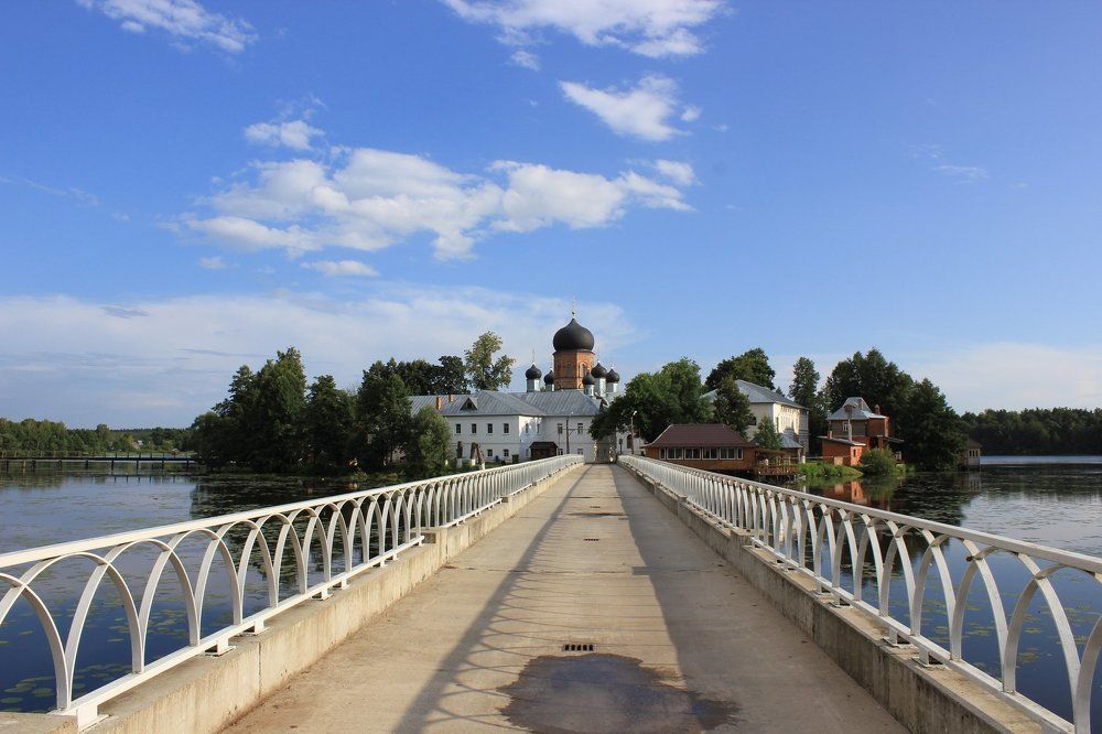 Островной монастырь