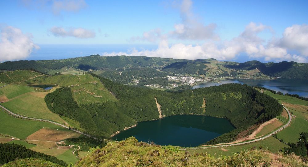 Озеро Сантьяго на острове Сан Мигель. Азорские острова