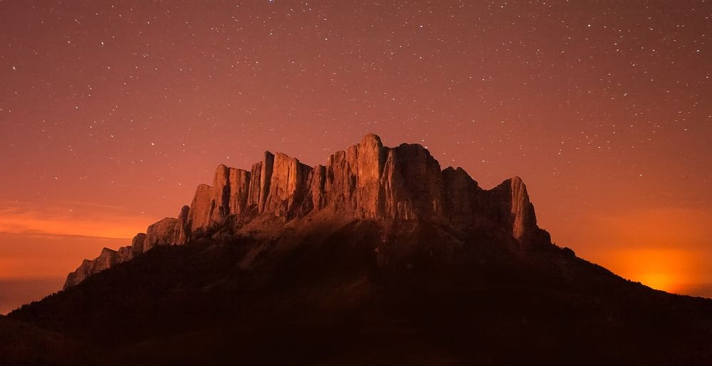 Под стенами великана