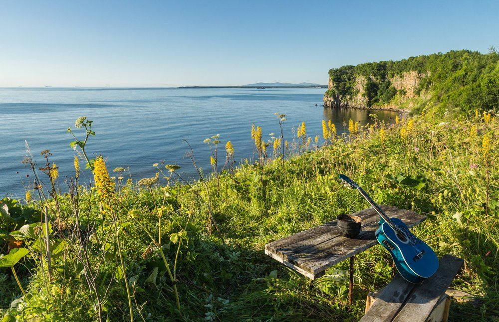Утро. Море. Гитара